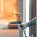 Sprutmålning i lackeringsmiljö