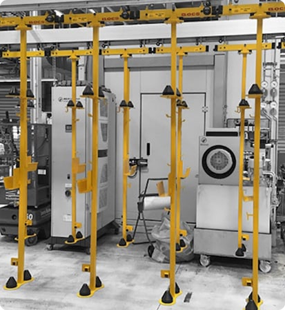 Panel de instrumentos en un bastidor colgante amarillo